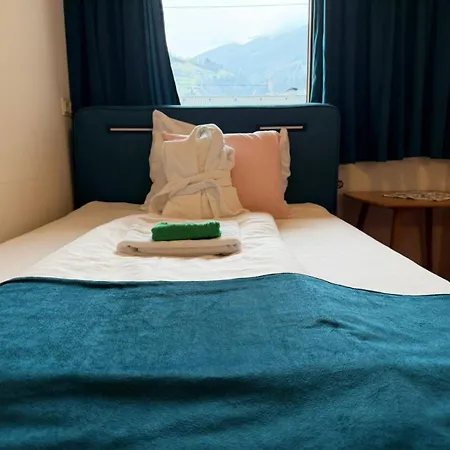 מלון Alpenhof***