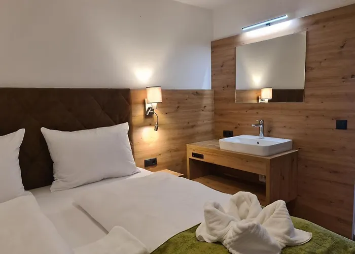 מלון Alpenhof*** 3*