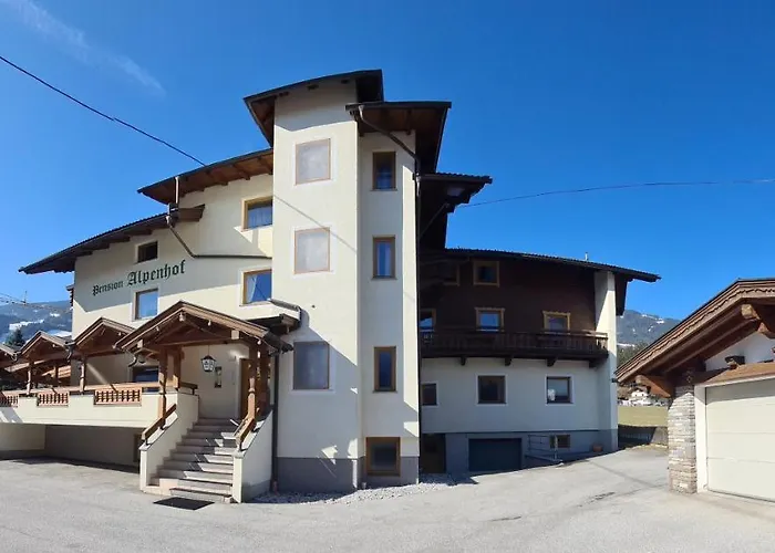 מלון Alpenhof***