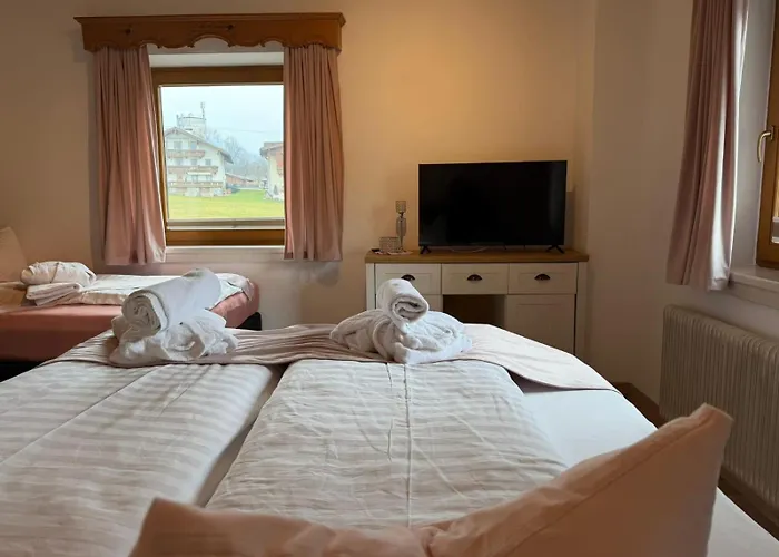 Alpenhof*** מלון